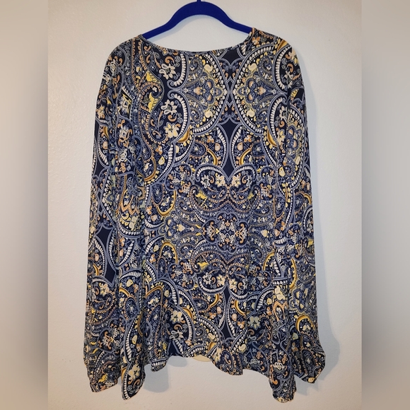 Host Pick V Neck Long Sleeve Blouse 4X Navy Paisley - Picture 4 of 5